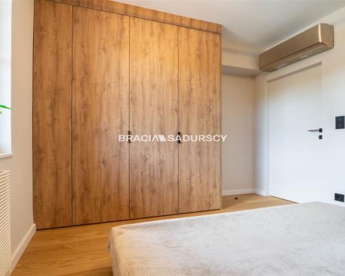 Wola Justowska apartament z miejscem postojowym