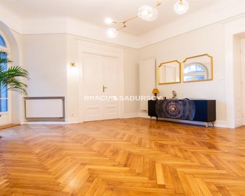 4 pokoje w secesyjnej kamienicy