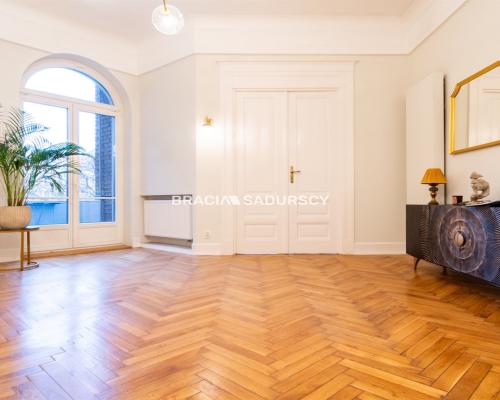 4 pokoje w secesyjnej kamienicy