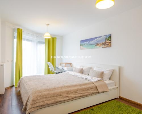 2 pokoje z ogródkiem, Bronowice