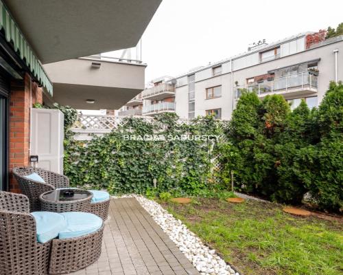 2 pokoje z ogródkiem, Bronowice