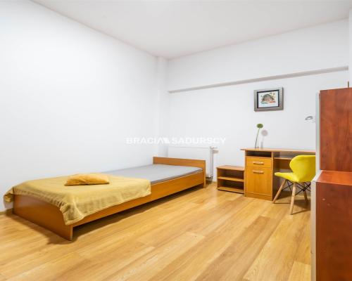 Lokal mieszkalno-usługowy w centrum.