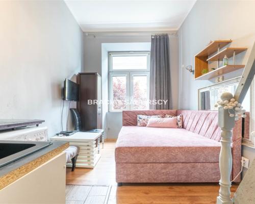 Lokal z antresolą na Kazimierzu – inwestycja!