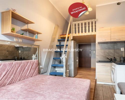 Lokal z antresolą na Kazimierzu – inwestycja!