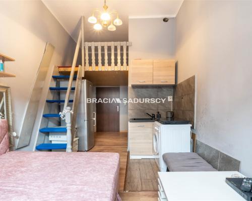 Lokal z antresolą na Kazimierzu – inwestycja!