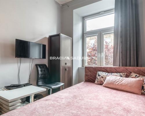 Lokal z antresolą na Kazimierzu – inwestycja!