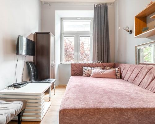 Lokal z antresolą na Kazimierzu – inwestycja!