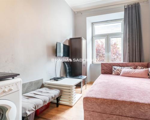 Lokal z antresolą na Kazimierzu – inwestycja!