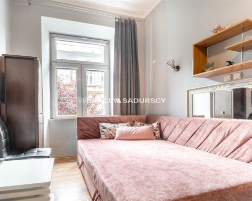 Lokal z antresolą na Kazimierzu – inwestycja!