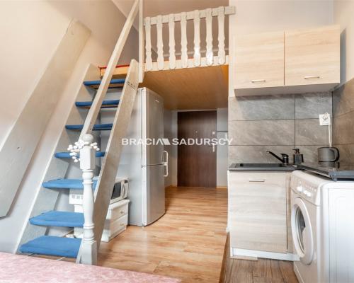 Lokal z antresolą na Kazimierzu – inwestycja!