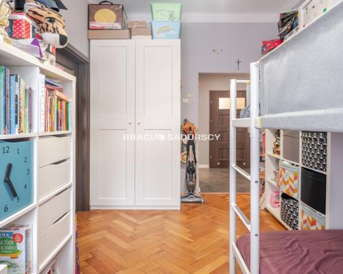 Salwator, 3 pokoje parter, kuchnia, do odświeżenia