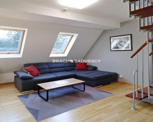 Dwupoziomowy Apartament z Widokiem na Giewont w Kościelisku   

 Oferujemy na sprzedaż przestronny, dwupoziomowy apartament z w