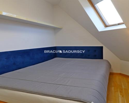 Dwupoziomowy Apartament z Widokiem na Giewont w Kościelisku   

 Oferujemy na sprzedaż przestronny, dwupoziomowy apartament z w