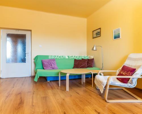 Osiedle Teatralne. Mieszkanie 2 pokojowe z osobną kuchnia o pow. 45,53 m 2  .  

 Mieszkanie dwustronne, rozkładowe, na 4 piętr