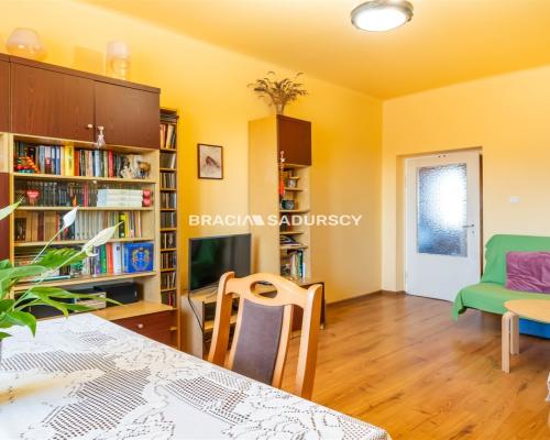 Osiedle Teatralne. Mieszkanie 2 pokojowe z osobną kuchnia o pow. 45,53 m 2  .  

 Mieszkanie dwustronne, rozkładowe, na 4 piętr