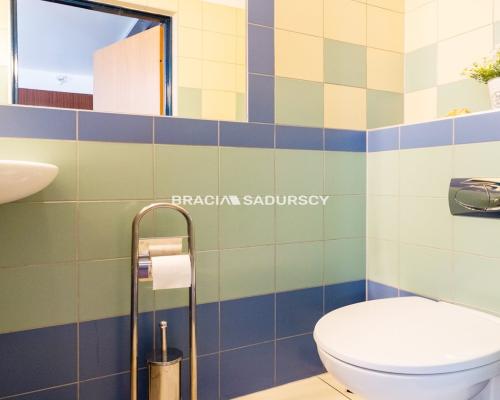 Płasz&oacute;w, ul. Saska - 6 pokojowe o powierzchni 106 m&sup2;. 
 
Dwupoziomowe, 6-pokojowe mieszkanie o łącznej powierzchni