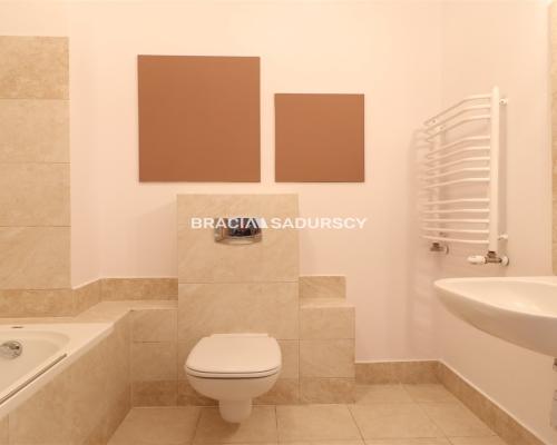 Przestronne 3-pokojowe mieszkanie z loggią oraz dwustanowiskowym miejscem parkingowym w podziemnym garażu, zlokalizowane w Star