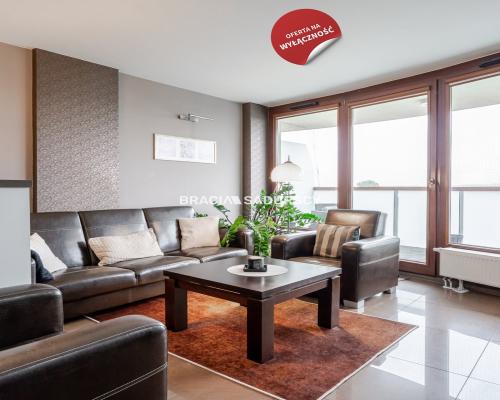 3 pok. oddzielne sypialnie, 2 balkony + duży salon