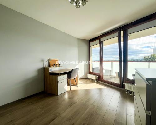 3 pok. oddzielne sypialnie, 2 balkony + duży salon