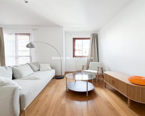 2 pok, duży balkon, osoba kuchnia, parking, tv ENG