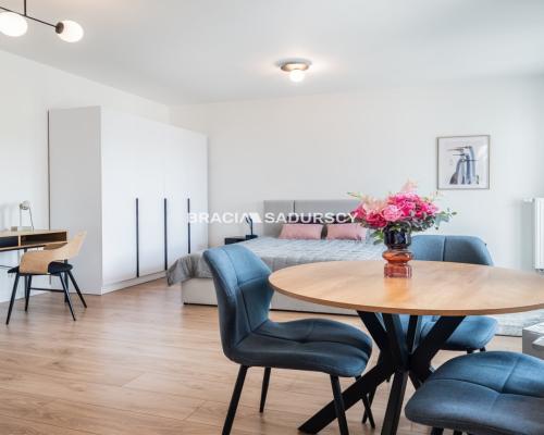 Nowoczesny apartament z balkonem i parkingiem