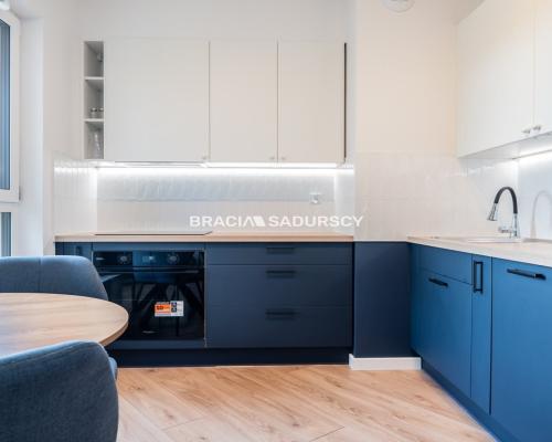 Nowoczesny apartament z balkonem i parkingiem