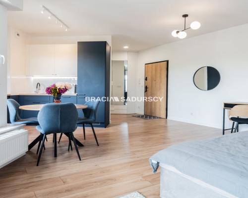 Nowoczesny apartament z balkonem i parkingiem