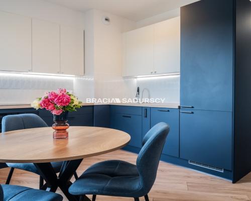 Nowoczesny apartament z balkonem i parkingiem