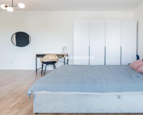 Nowoczesny apartament z balkonem i parkingiem