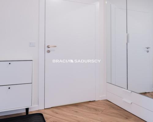 Nowoczesny apartament z balkonem i parkingiem
