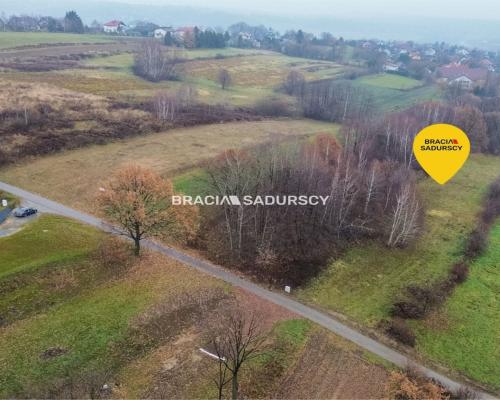 PODSTOLICE - GMINA WIELICZKA   
 
Oferujemy do sprzedaży przepięknie położoną , na terenie pełnym zieleni działkę o powierzchni