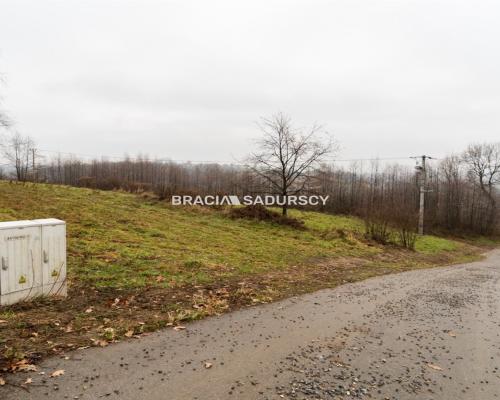 PODSTOLICE - GMINA WIELICZKA   
 
Oferujemy do sprzedaży przepięknie położoną , na terenie pełnym zieleni działkę o powierzchni