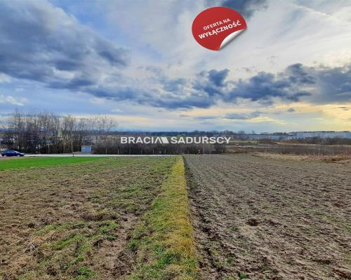 Działka produkcyjno – usługowa w Morawicy