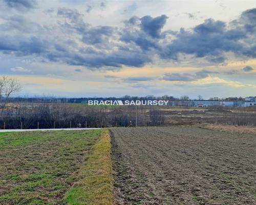 Działka produkcyjno – usługowa w Morawicy