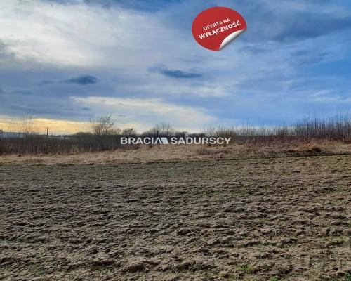 Działka produkcyjno – usługowa w Morawicy