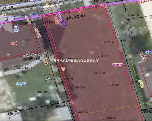 Oferujemy do sprzedaży działkę budowlano‑rolną o łącznej powierzchni 2029 m&sup2; (w tym ok. 900 m2 budowlanej) położoną bezpoś