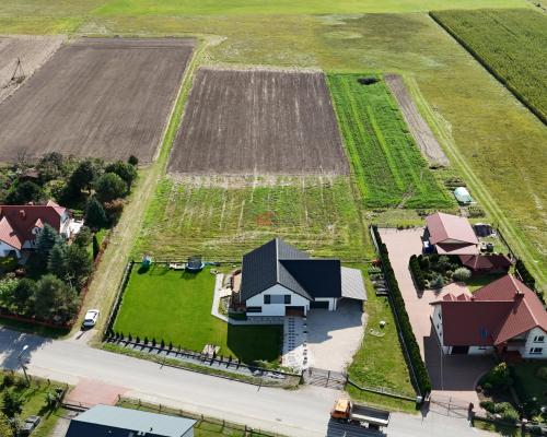 Działka budowlana w Oblęgórzu – 1400 m², wszystkie media!