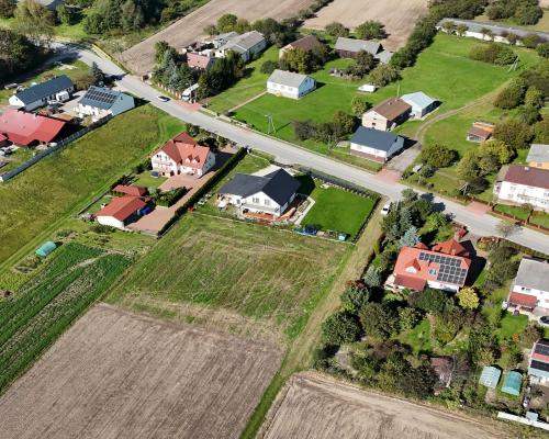 Działka budowlana w Oblęgórzu – 1400 m², wszystkie media!