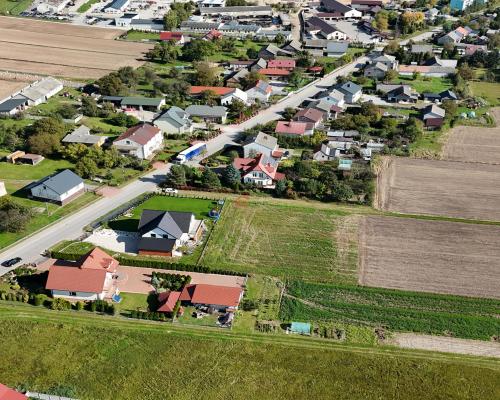 Działka budowlana w Oblęgórzu – 1400 m², wszystkie media!