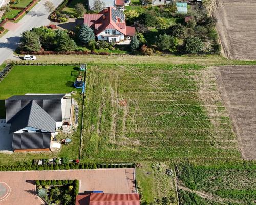 Działka budowlana w Oblęgórzu – 1400 m², wszystkie media!
