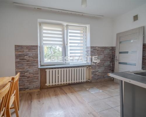 Mieszkanie do remontu!  
 Oferujemy na sprzedaż mieszkanie położone w centrum Tarnowa, przy  ulicy Polnej  o powierzchni  53 m&