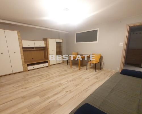 Do wynajęcia przestronne mieszkanie o powierzchni 33,52 m2 położone przy ul. Mościckiego. Nieruchomość zlokalizowana na pierwsz