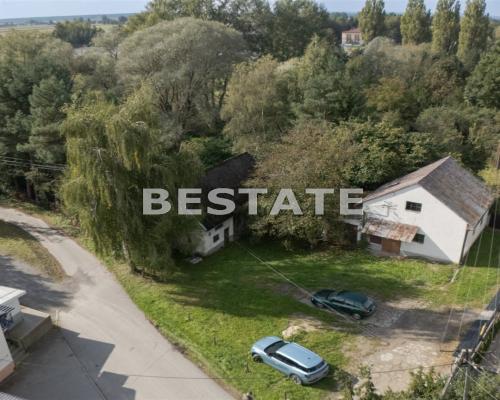Na sprzedaż - atrakcyjna działka w centrum Wietrzychowic   

 Oferujemy na sprzedaż  działkę o powierzchni 52 ary , położoną w