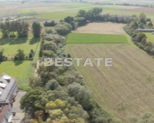 Na sprzedaż - atrakcyjna działka w centrum Wietrzychowic   

 Oferujemy na sprzedaż  działkę o powierzchni 52 ary , położoną w