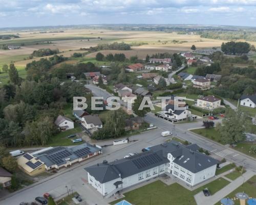 Na sprzedaż - atrakcyjna działka w centrum Wietrzychowic   

 Oferujemy na sprzedaż  działkę o powierzchni 52 ary , położoną w