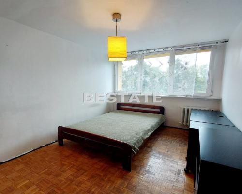 3pokoje,oddzielna kuchnia,balkon,piwnica,Legnicka