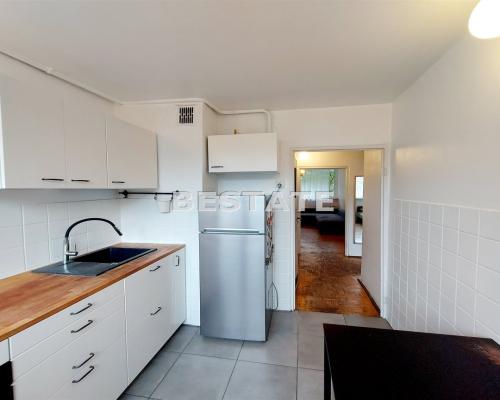 3pokoje,oddzielna kuchnia,balkon,piwnica,Legnicka