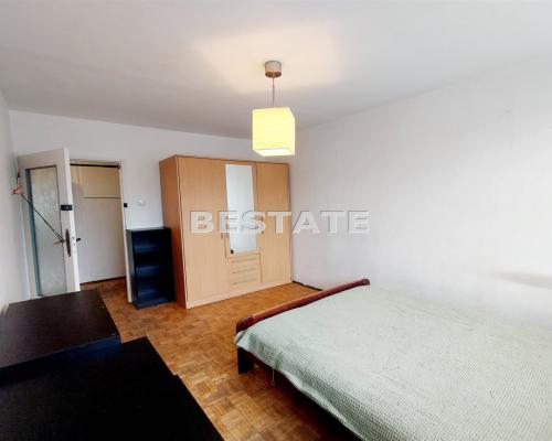 3pokoje,oddzielna kuchnia,balkon,piwnica,Legnicka