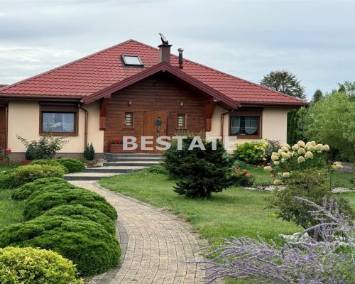 Komfortowy dom w zaciszu zieleni, duża działka