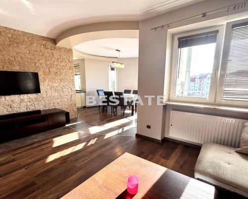 Przestronny apartament z garażem, teren zamknięty
